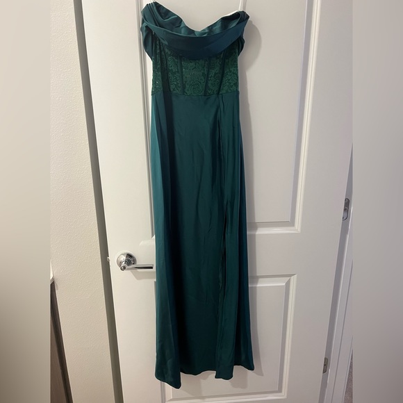 Hello Molly Swan Lake Maxi Dress Forest Green - Picture 5 of 7